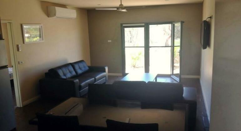 Breezes Apartments - Photo4