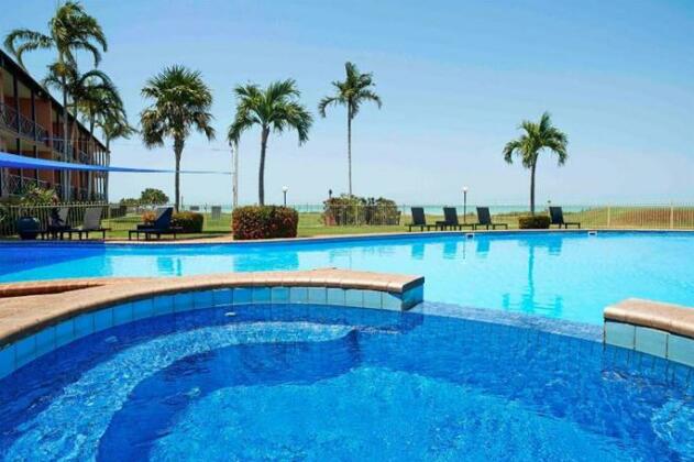 Moonlight Bay Suites - Photo2