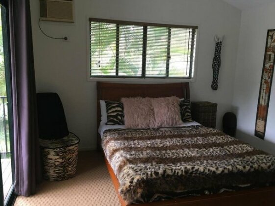 Byfield Creek Lodge B & B - Photo3