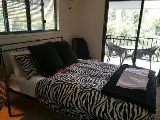 Byfield Creek Lodge B & B - Photo4