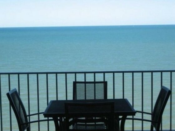 Absolute Beachfront with Million Dollar Views - Photo2