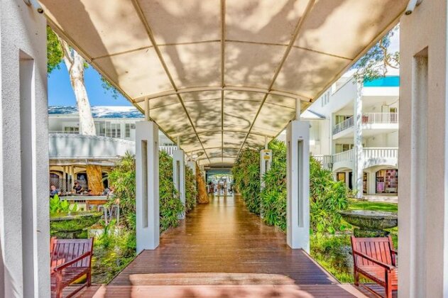 Beach Club Ap't with Private Access to lagoon Pool - Photo2