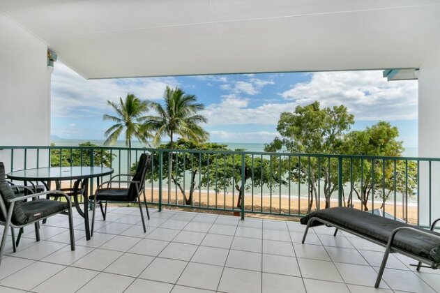 Beachfront Apartments on Trinity Beach - Photo2