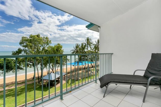 Beachfront Apartments on Trinity Beach - Photo3