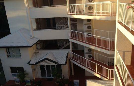 Cairns Golden Sands Beachfront Apartments - Photo3