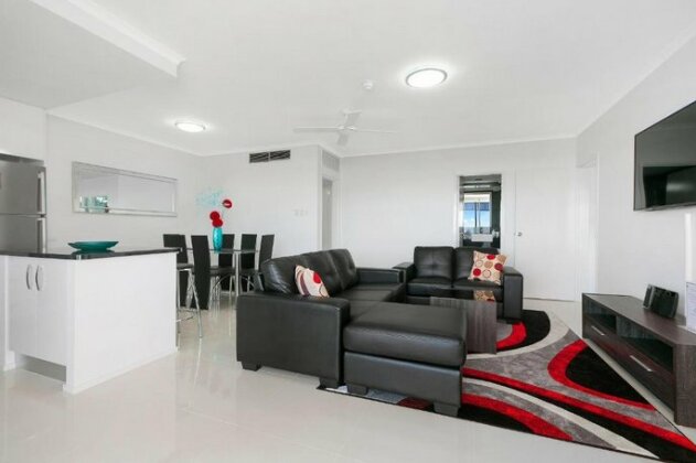 Cairns Luxury Seafront Apartment - Photo3
