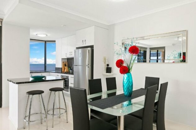Cairns Luxury Seafront Apartment - Photo4