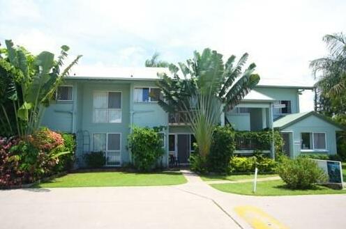 Coral Reef Apartments - Photo2