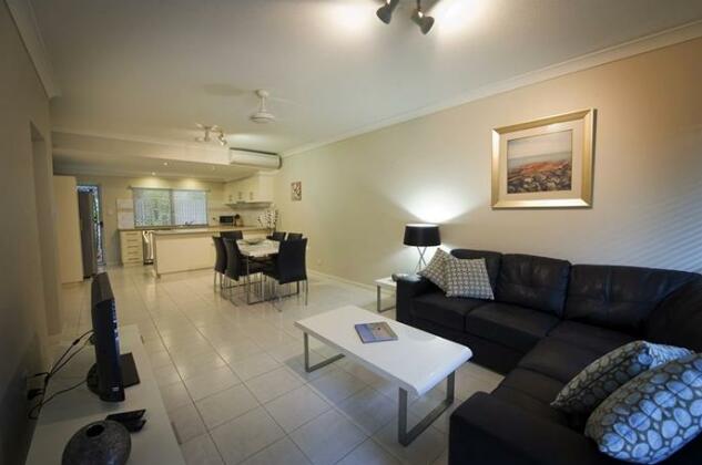 Costa Royale Trinity Beach - Photo5