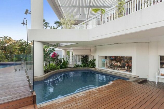 Luxury Pool Side Apartment in Beachfront Resort - Photo3