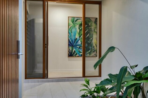 Oceans Edge Holiday Home - Photo2