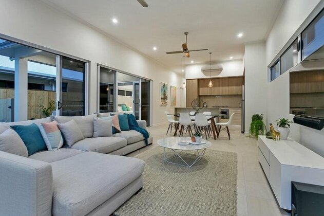 Oceans Edge Holiday Home - Photo4