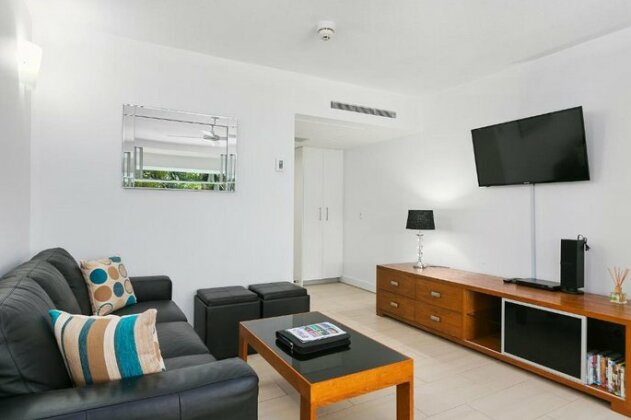 Palm Cove Beach Apartment - Photo4