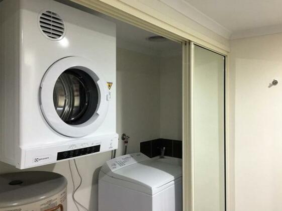 Palm Cove Pool Access Apartment - Photo2
