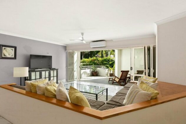 Poolside Apt In Alamanda Beachfront Resort 62 - Photo2