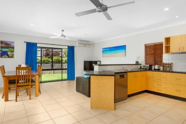 Private Large Cairns Family Home Rainforest Views - Photo5