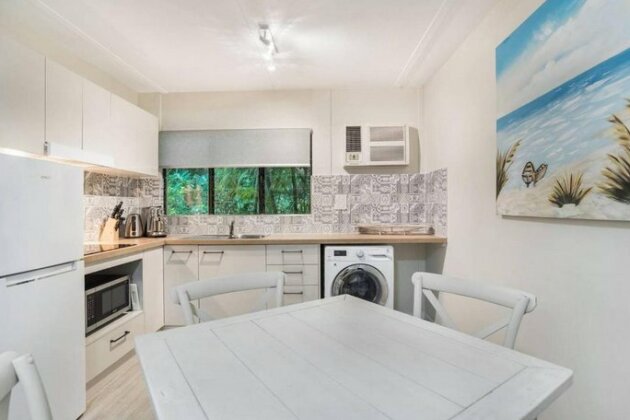 Rare Private Fenced and Gated Outdoor BBQ Area PC5 - Photo2