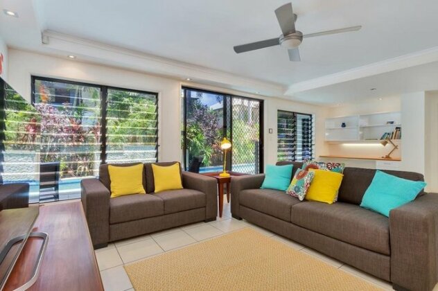 Seascape Luxury Beachfront House - Photo4