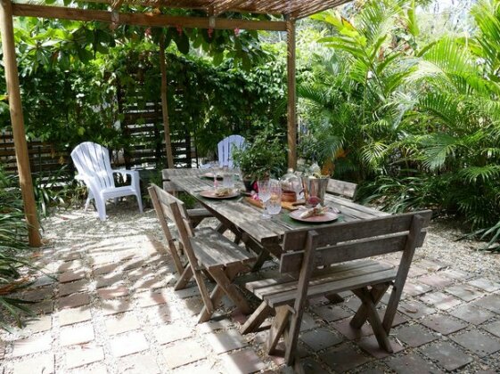Seaside Hideaway Cairns - Photo5