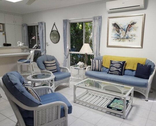 Trinity Beach POOLSIDE Apartment - Photo2