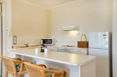 Tropic Towers Apartments - Photo4
