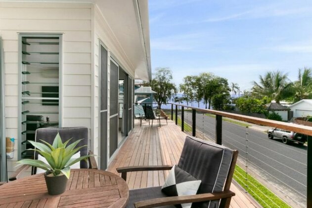 Tropical Beachside Oasis in Clifton Beach - Photo2