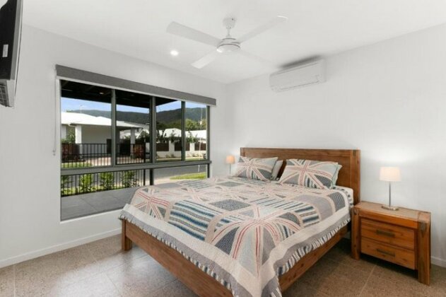 Tropical Beachside Oasis in Clifton Beach - Photo3