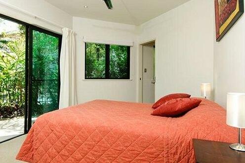 Yorkeys Knob Beachfront Apartment - Photo2