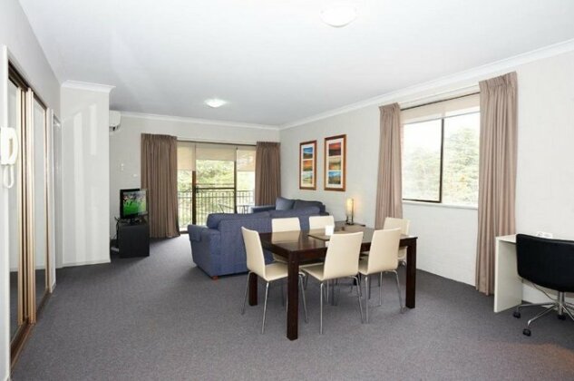 Oxley Court Serviced Apartments - Photo4