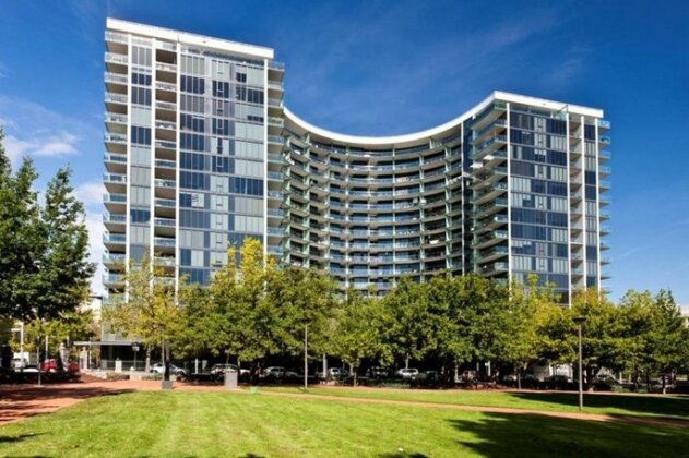 Perfectly Located Modern Apartment - Canberra CBD
