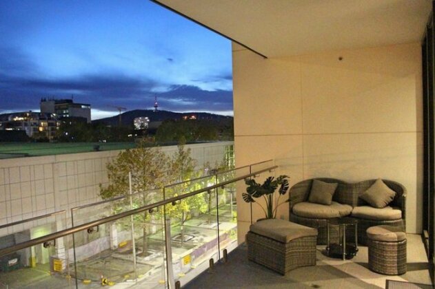 Perfectly Located Modern Apartment - Canberra CBD - Photo2