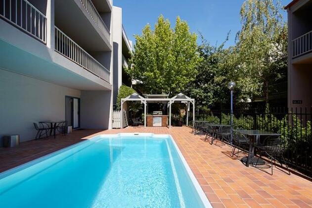 Pinnacle Apartments Canberra - Photo4