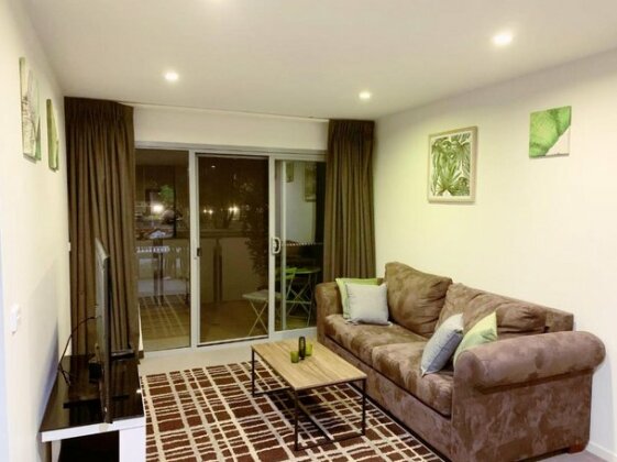 Tranquil Relaxing Forrest Style Apartment - Braddon CBD - Photo2