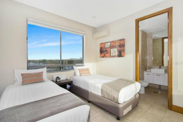 Self contained 2 bed Luxury Apartment - Photo4