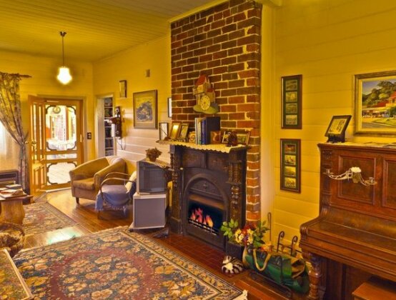 Two Story Bed and Breakfast - Photo3