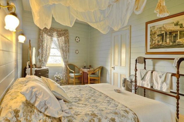 Two Story Bed and Breakfast - Photo4