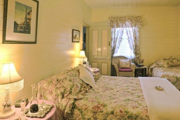 Two Story Bed and Breakfast - Photo5