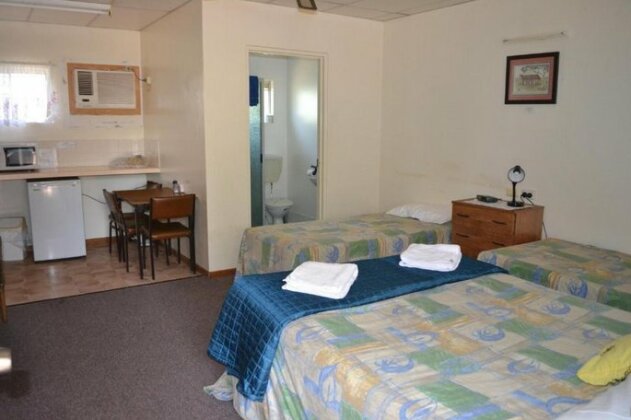 Affordable Gold City Motel - Photo3