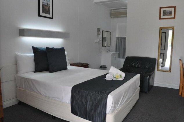 Charters Towers Motel - Photo5