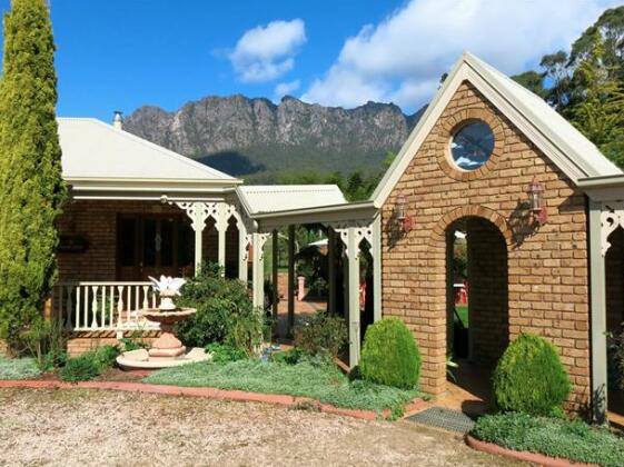 Mount Roland Country Lodge