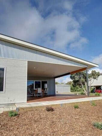 Coffin Bay Holiday Rentals- Grey on The Bay
