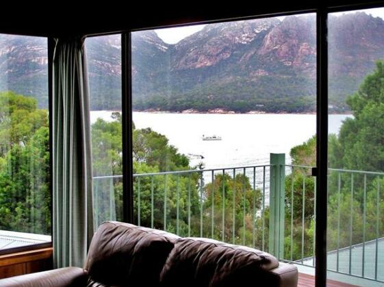 Coles Bay Waterfronter 1 - Photo4