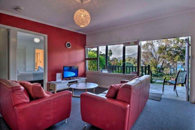 Cove Beach Apartment 1 - Photo2