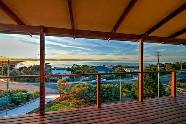 Zenith Coles Bay - Photo5