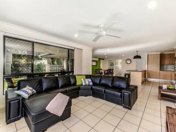 Coolum Waves Pet Friendly Holiday House - Photo5