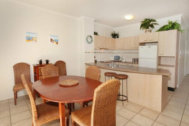 Unit 2 On The Park 22 Frank Street Coolum Beach 400 BOND LINEN INCLUDED - Photo5