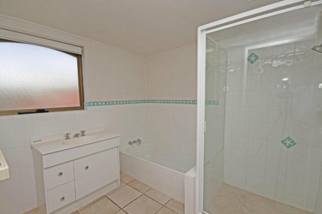 Unit 4 Cooltoro Court 7 Frank Street Coolum Beach 400 BOND LINEN INCLUDED - Photo2