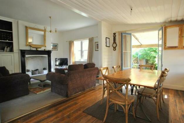 Cooma Cottage - Photo2
