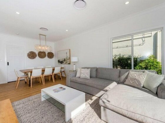 Beach House at Nelson Bay - Photo5