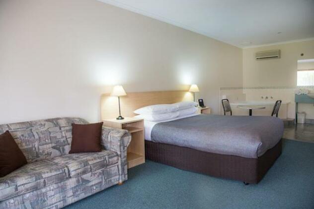 Arthur Phillip Motor Inn - Photo2